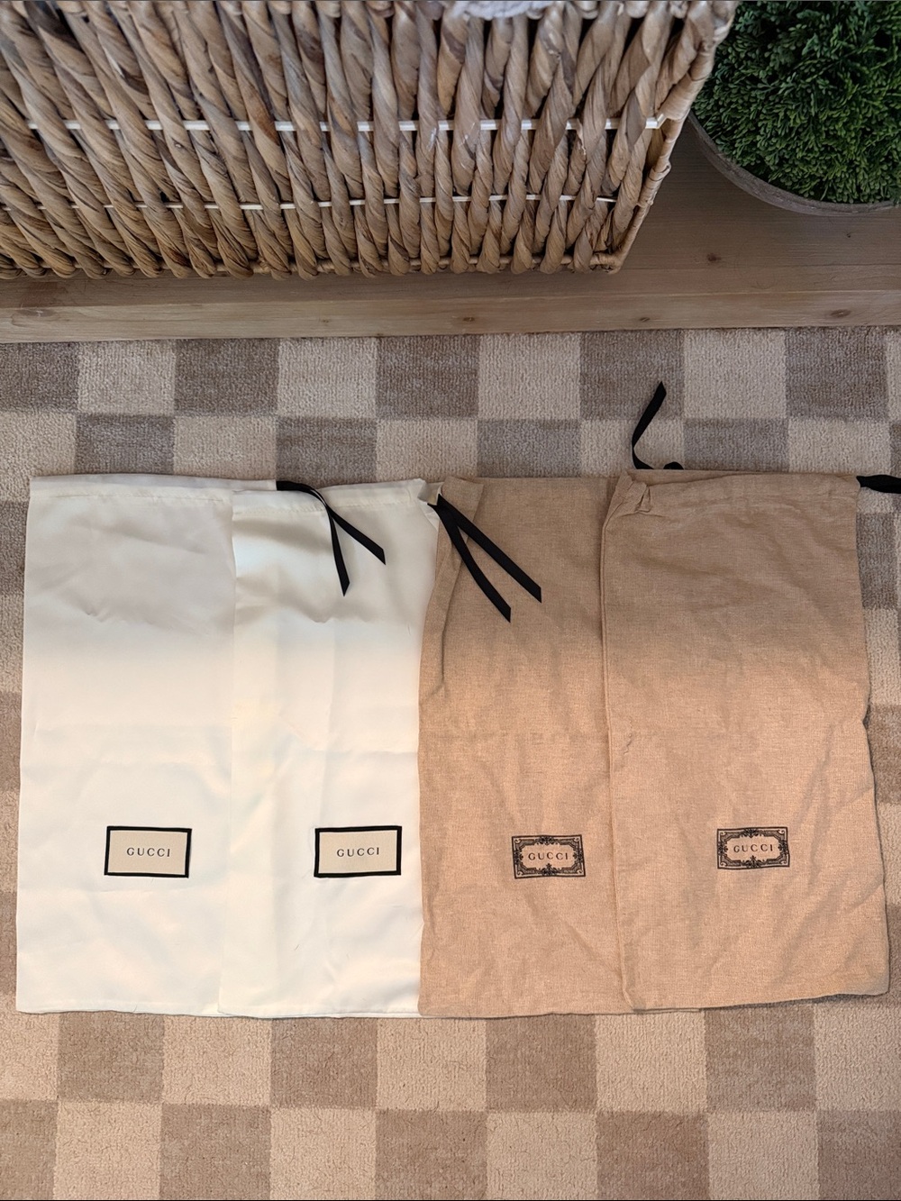 Gucci dust bag bundle (4)